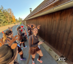 2025-11-30 Winterrung Graz Rentiere - GOPR0384